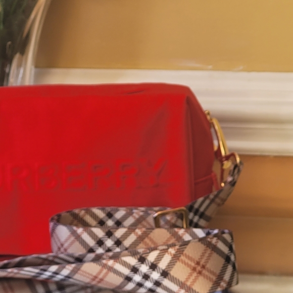 Burberry Pouch converted into to shoulder bag or cross body - Picture 10 of 16